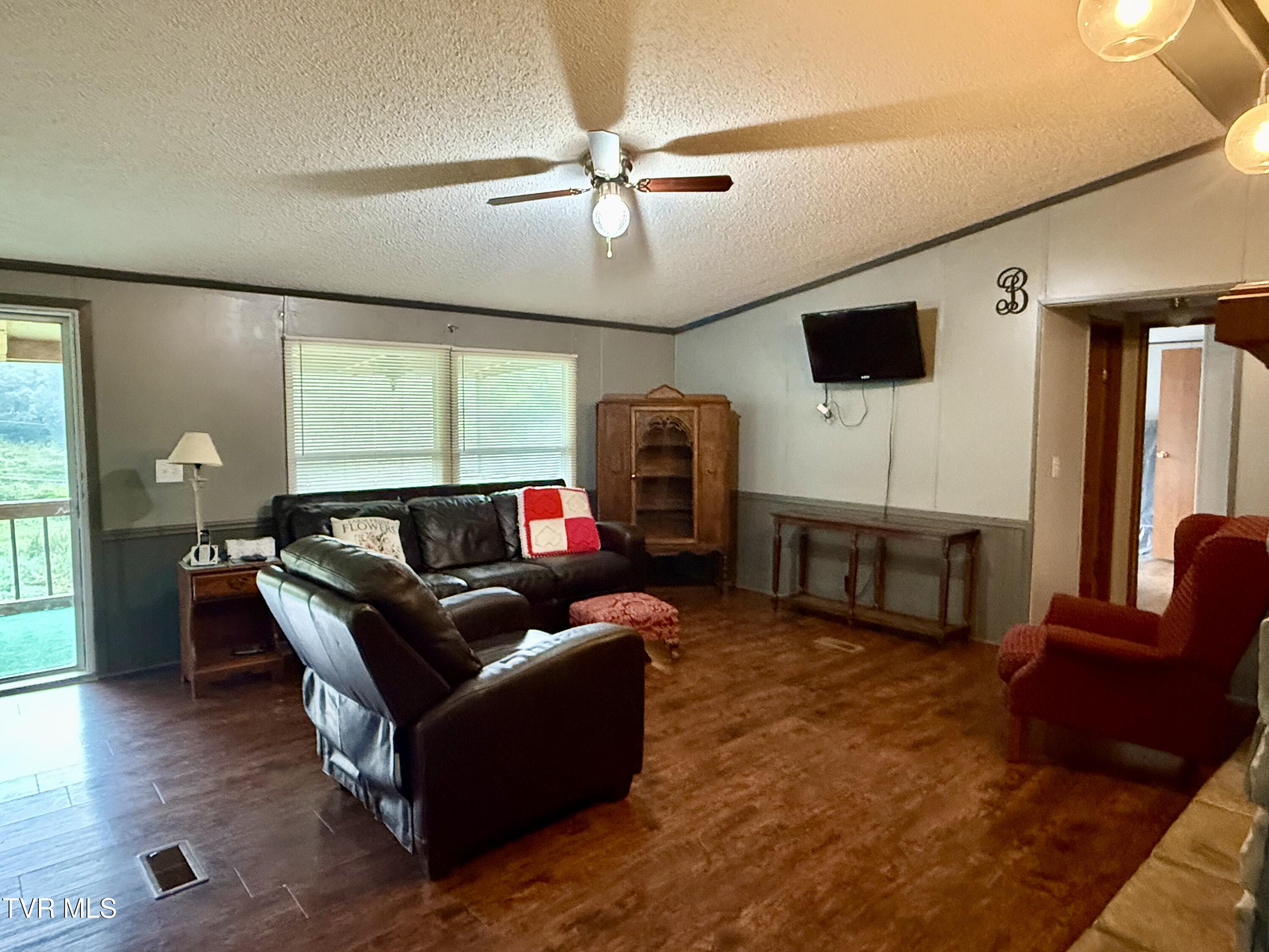 861 Hickory Tree Road Bristol, TN 37620 - Photo 13 of 40 IMG_3507