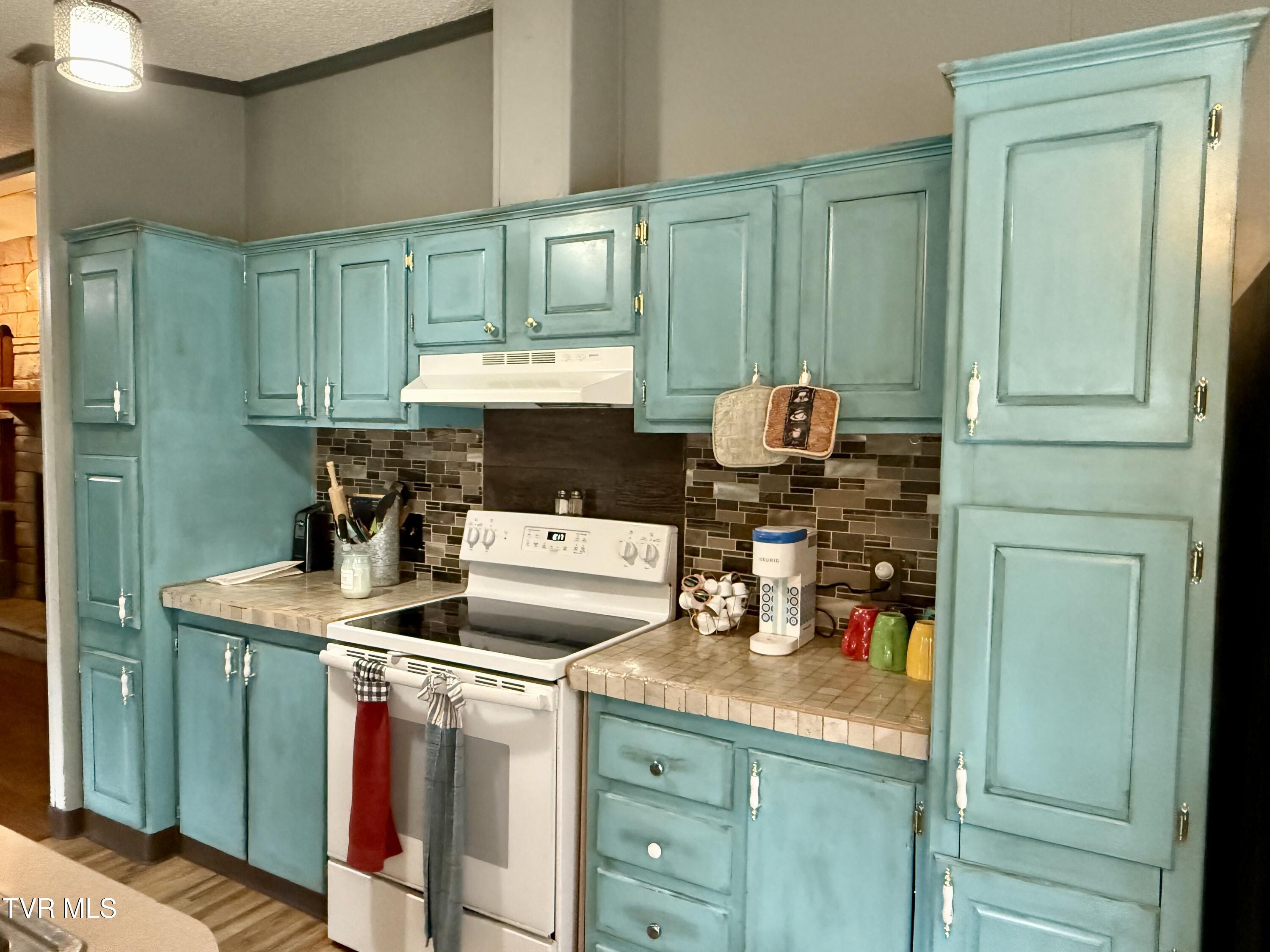 861 Hickory Tree Road Bristol, TN 37620 - Photo 16 of 38 IMG_3504