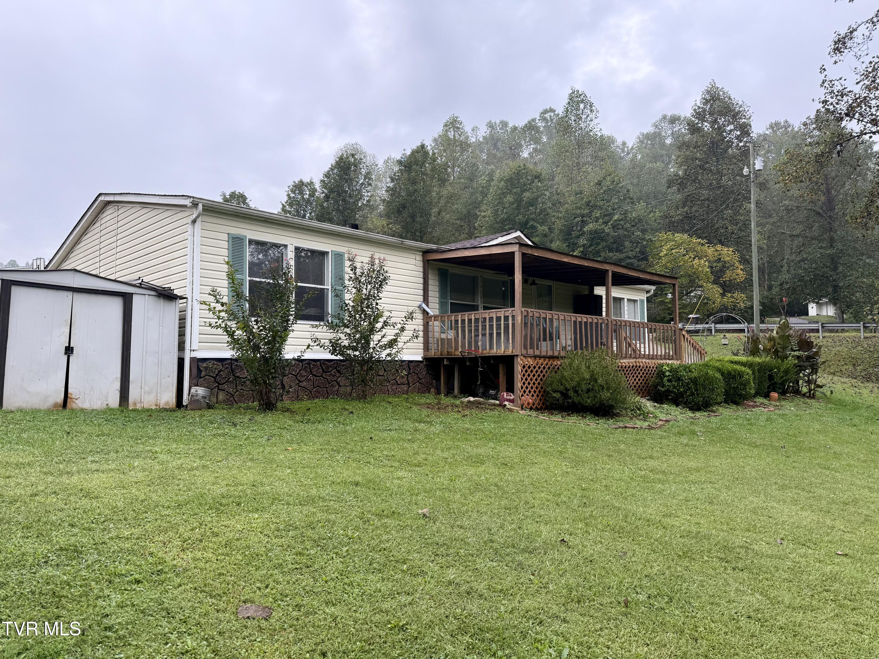 861 Hickory Tree Road Bristol, TN 37620 - Photo 4 of 40 IMG_3548