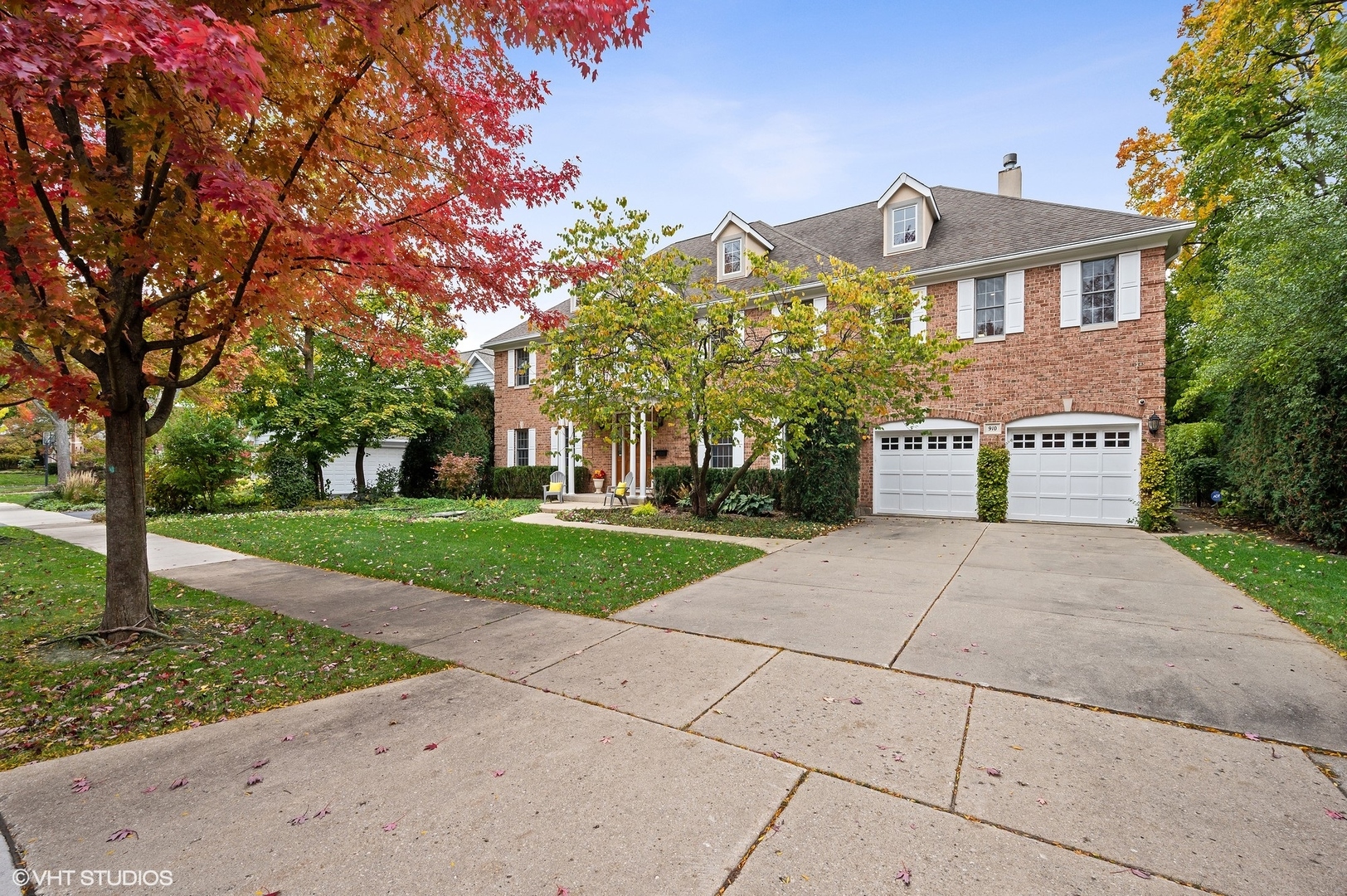 910 Golfview Road Glenview, IL 60025 - Photo 1 of 28 a front view of a building with a garden and trees