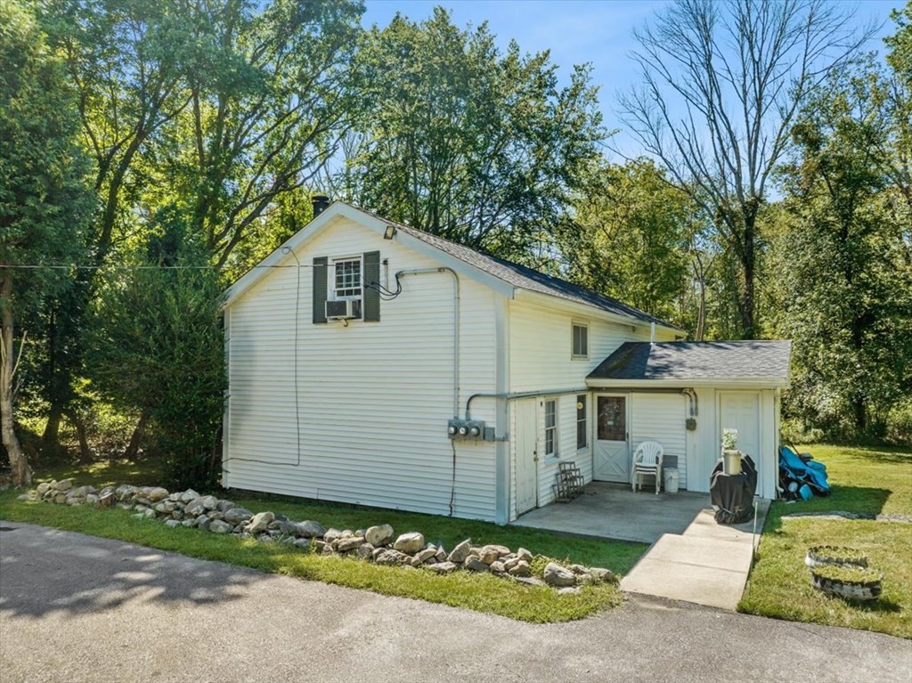 138 R Winthrop Street Rehoboth, MA 02769 - Photo 3 of 13 Gallery Image 3