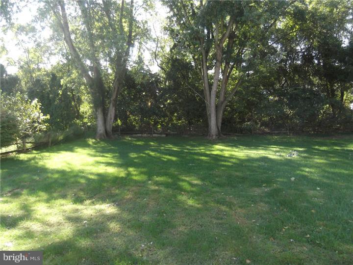 102 Rotterdam Road East Holland, PA 18966 - Photo 21 of 21 Exterior Back