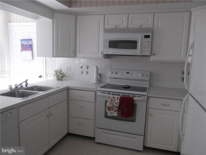 102 Rotterdam Road East Holland, PA 18966 - Photo 8 of 21 Kitchen