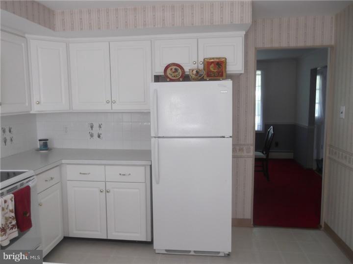 102 Rotterdam Road East Holland, PA 18966 - Photo 9 of 21 Kitchen