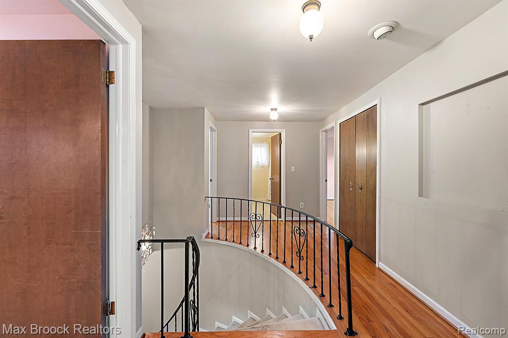5329 Watergate Road West Bloomfield, MI 48323 - Photo 12 of 28 Gallery Image 12