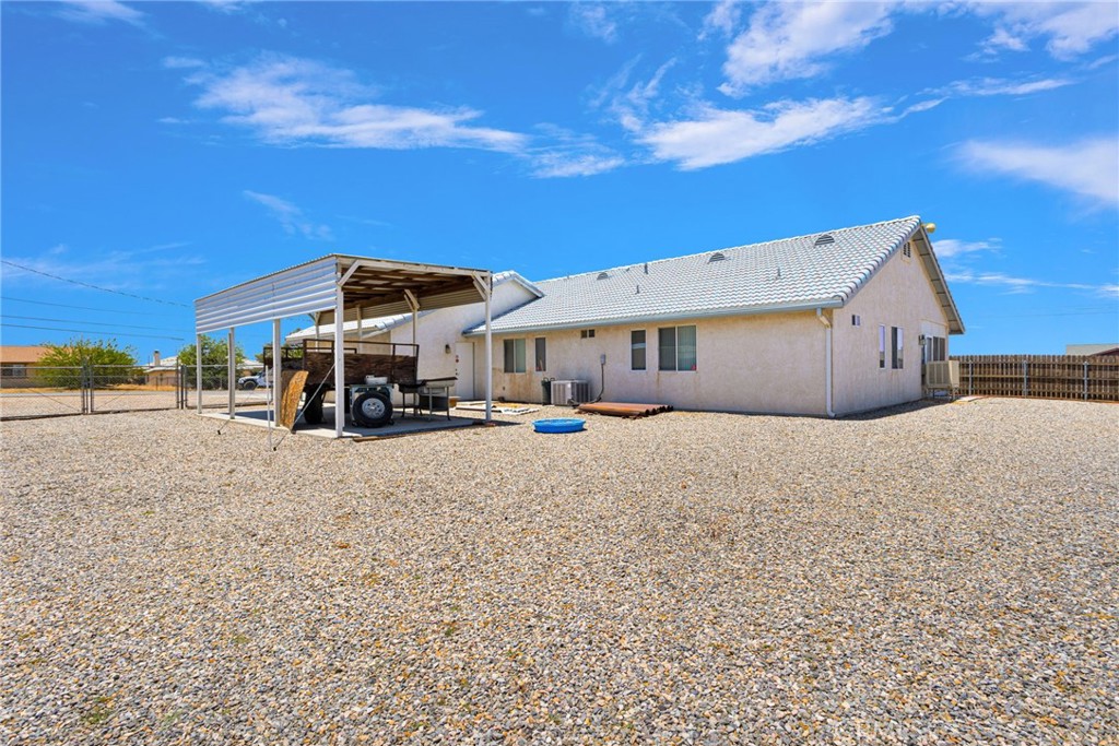 11281 4th Hesperia, CA 92345 - Photo 27 of 35 View of carport