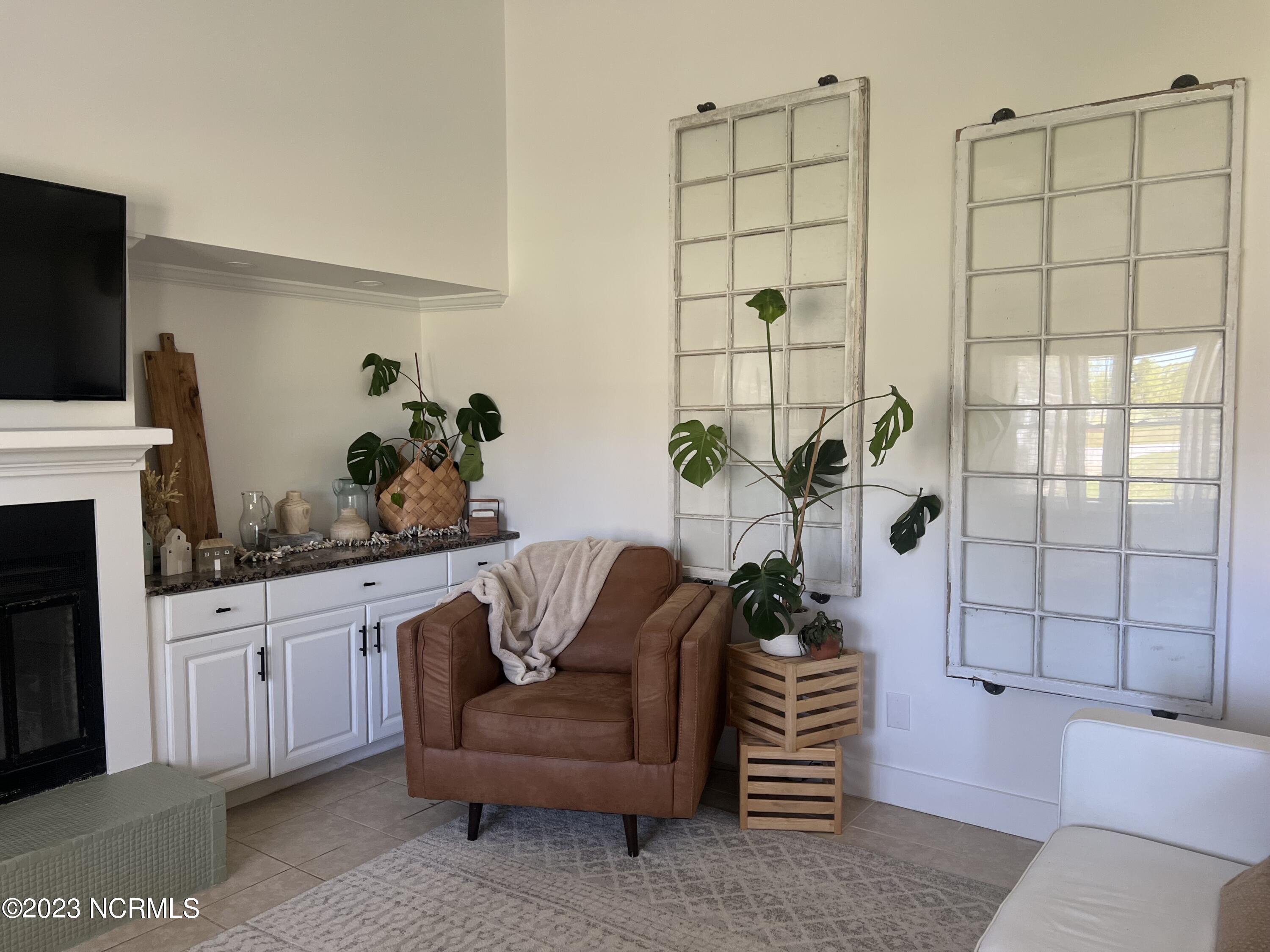 3103 Old Gate Road Morehead City, NC 28557 - Photo 2 of 28 Living Room