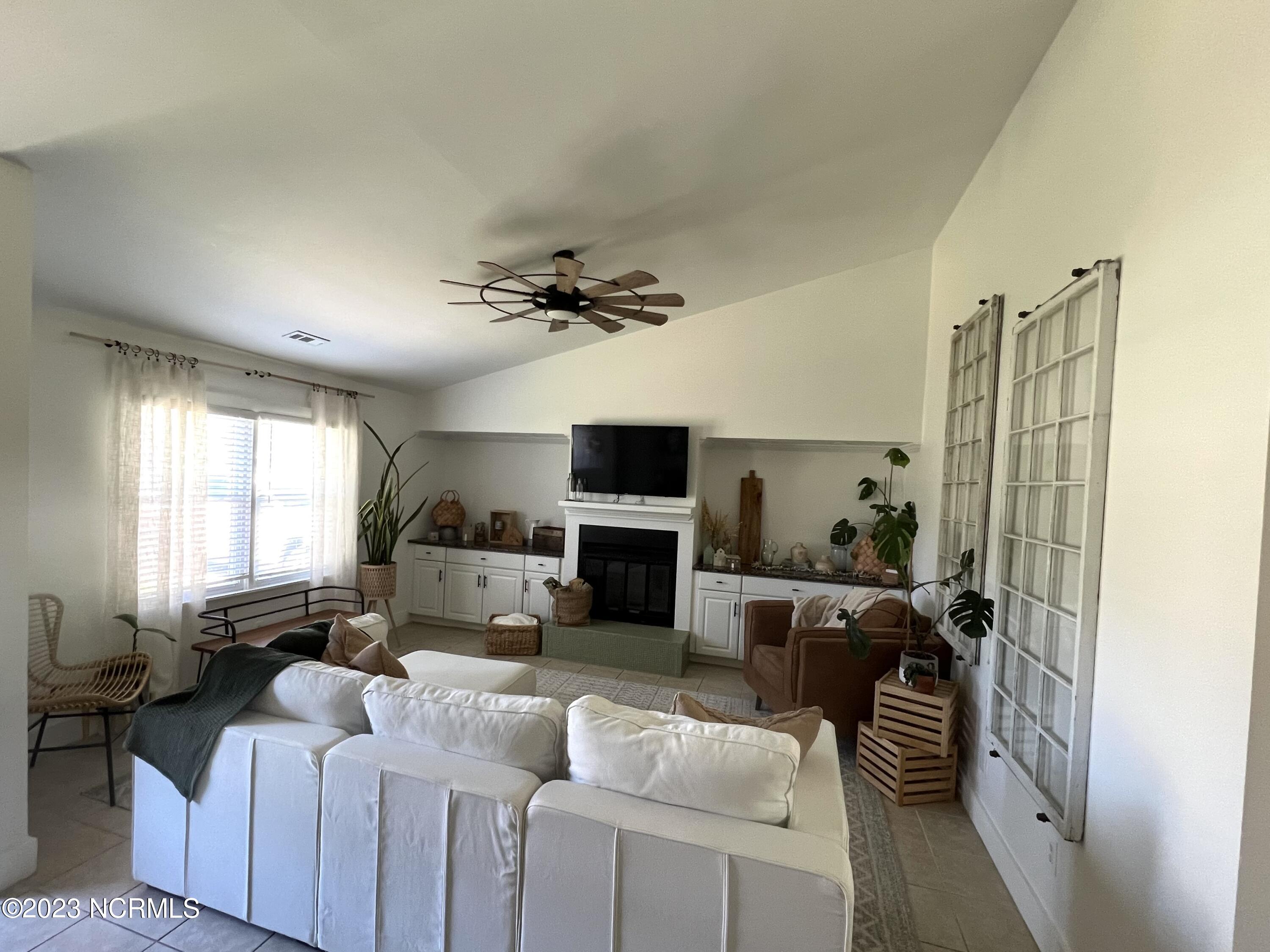3103 Old Gate Road Morehead City, NC 28557 - Photo 5 of 28 Living Room