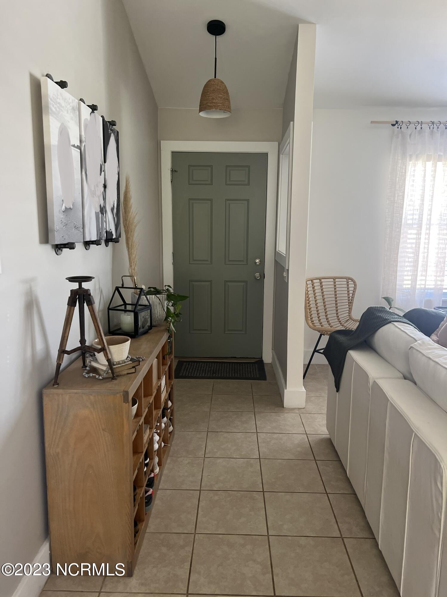 3103 Old Gate Road Morehead City, NC 28557 - Photo 6 of 28 Front Entryway