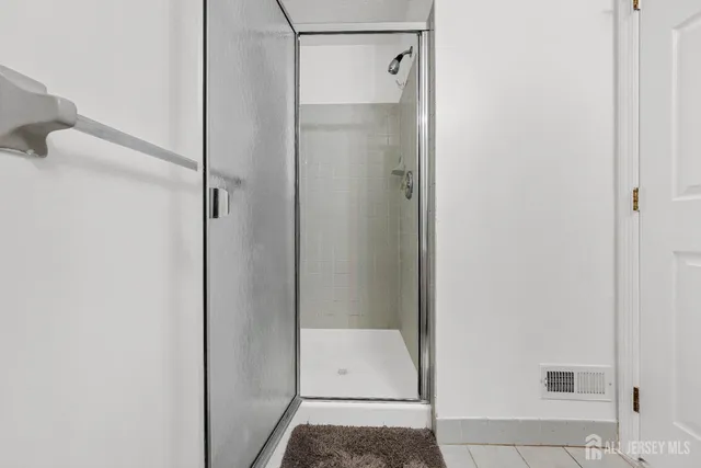 $2,550 | 108 Prestwick Way, Edison, NJ 08820