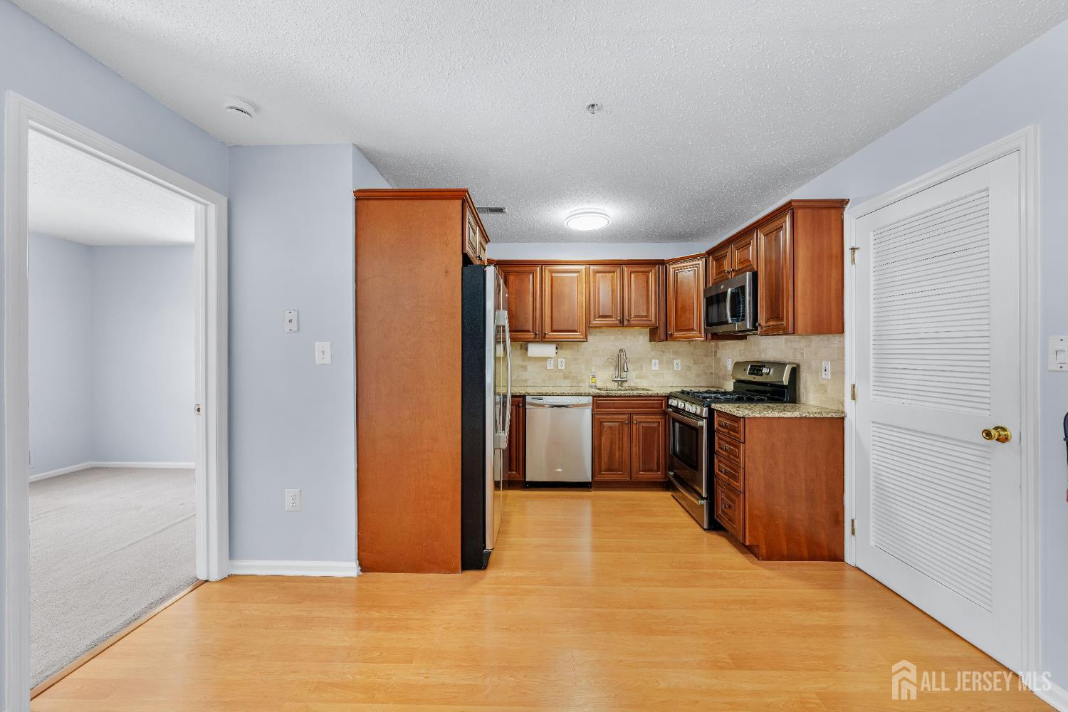 108 Prestwick Way Edison, NJ 08820 - Photo 7 of 22