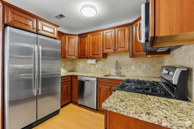 $2,550 | 108 Prestwick Way, Edison, NJ 08820