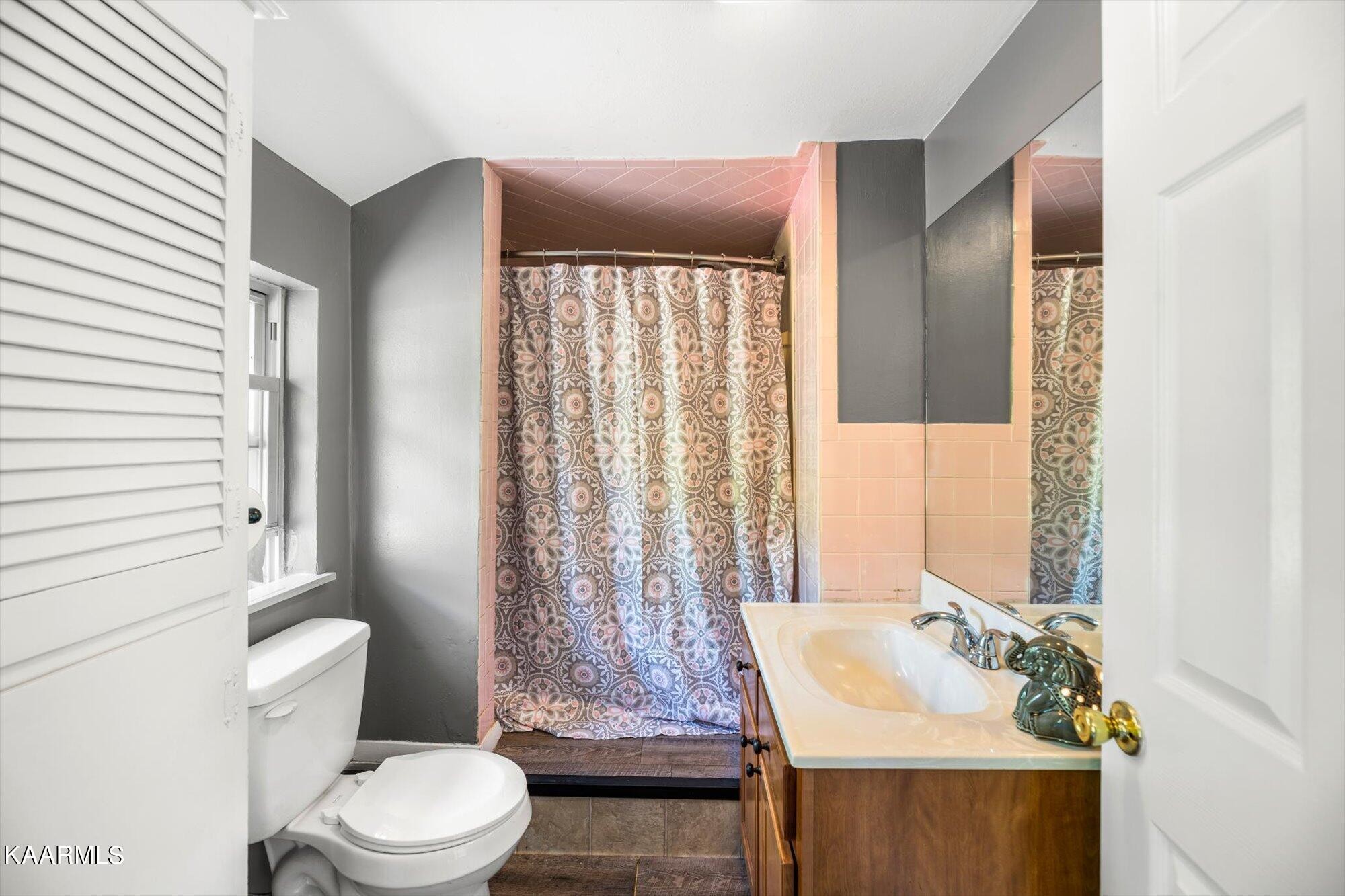 133 Oak Road Norris, TN 37828 - Photo 16 of 24 a bathroom with a sink toilet and shower
