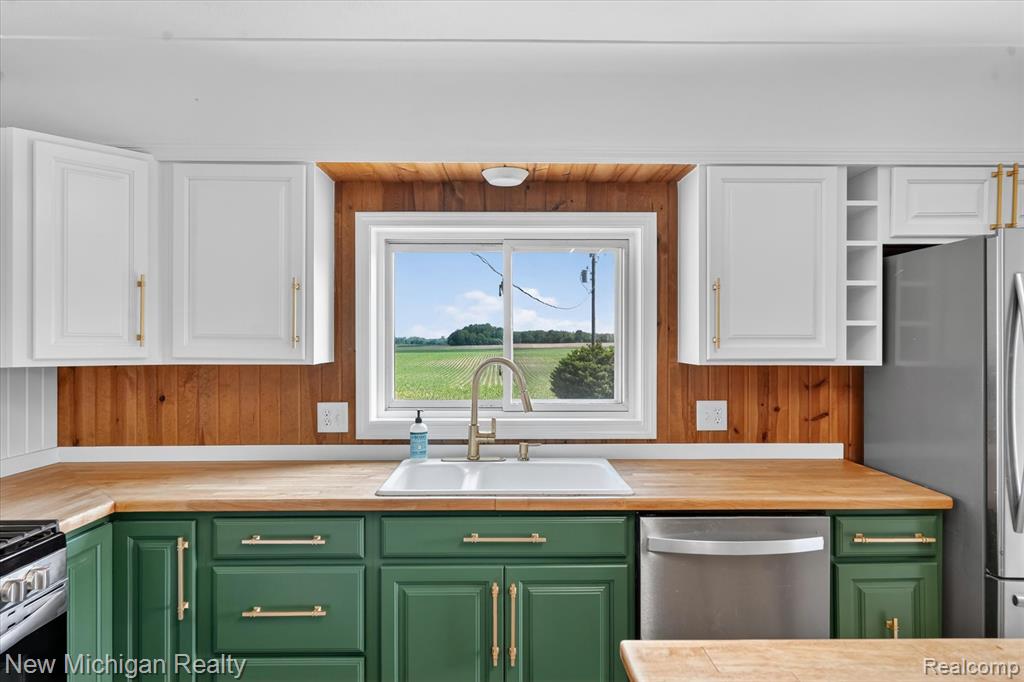11374 Lahring Road Gaines, MI 48436 - Photo 17 of 66