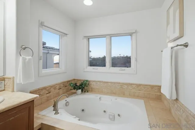 $2,889,000 | 5448 Caminito Bayo, La Jolla, CA 92037