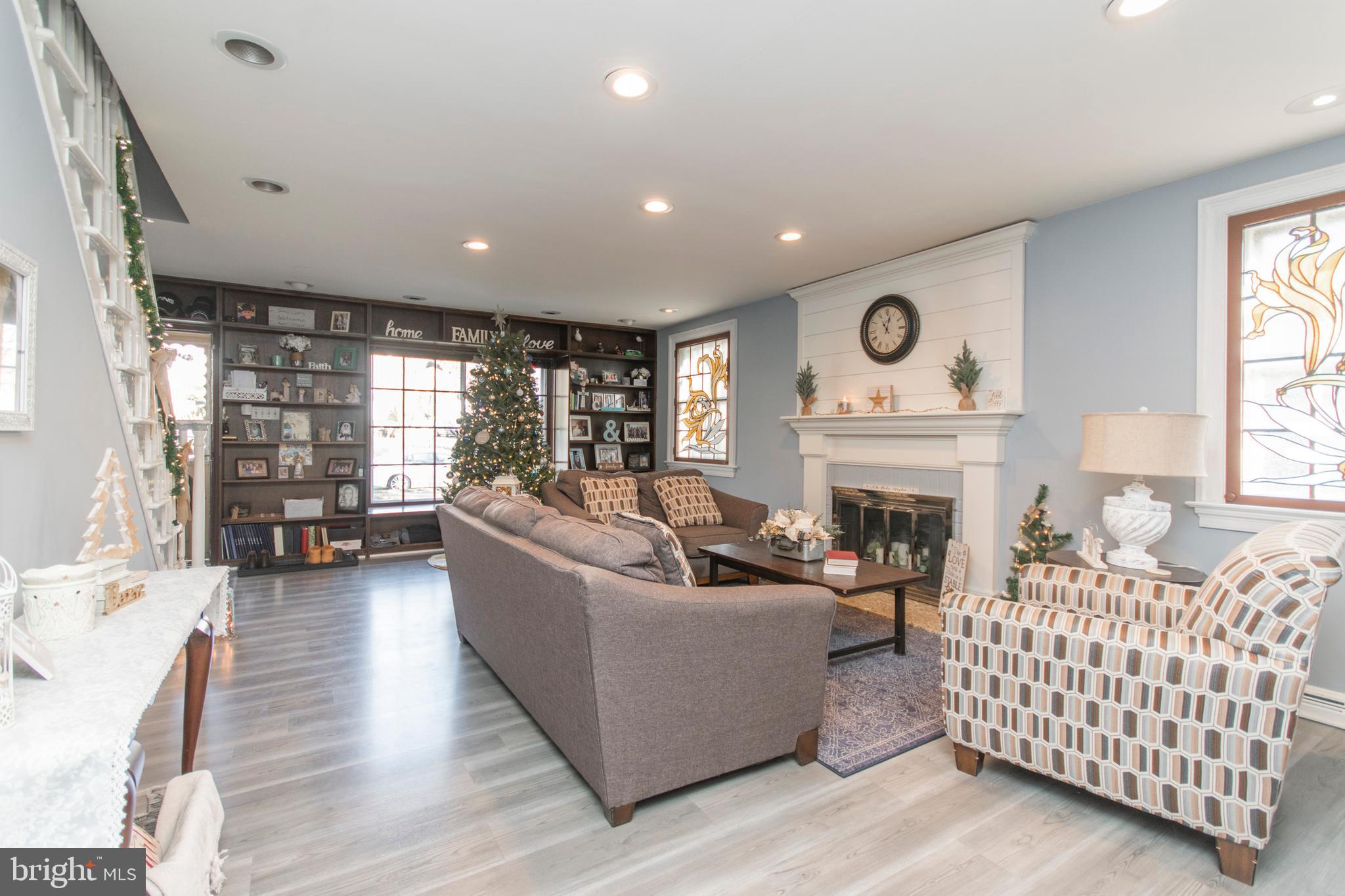 126 Wetherill Road Cheltenham, PA 19012 - Photo 5 of 33 Living Room