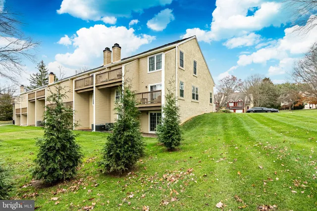a view of a backyard of house