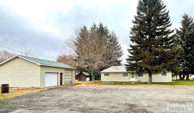 $469,000 | 410-408 Custer Street, Mackay, ID 83251