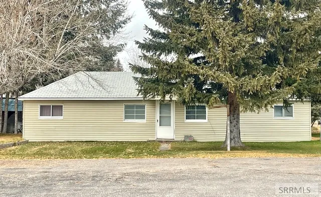 $469,000 | 410-408 Custer Street, Mackay, ID 83251