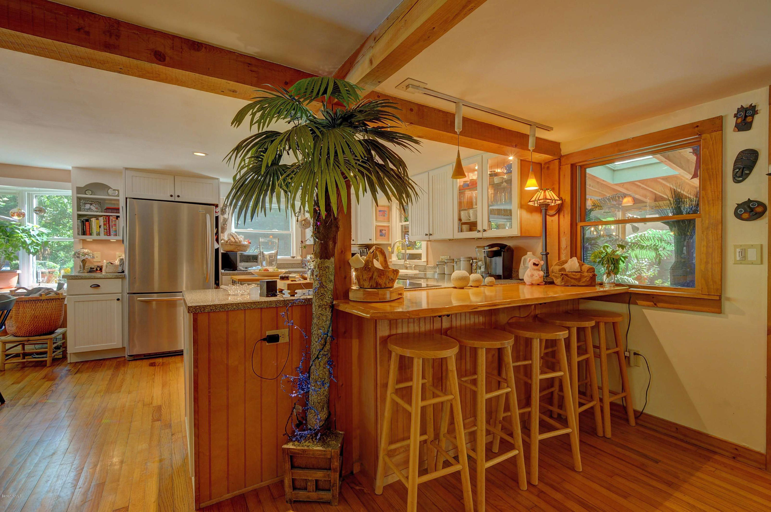 392 County Road Sheffield, MA 01257 - Photo 11 of 39 2005 Breakfast Bar