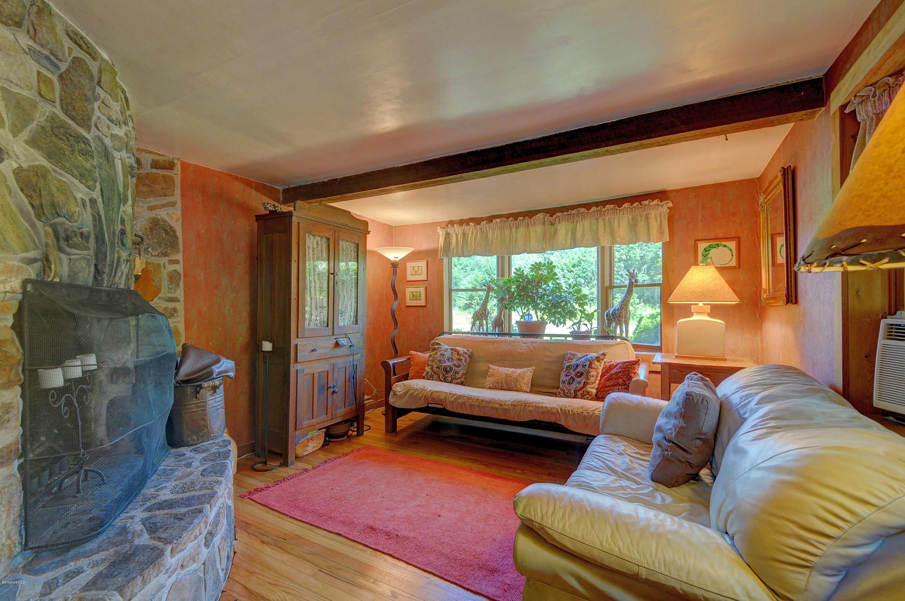 392 County Road Sheffield, MA 01257 - Photo 15 of 39 2010 Living Room