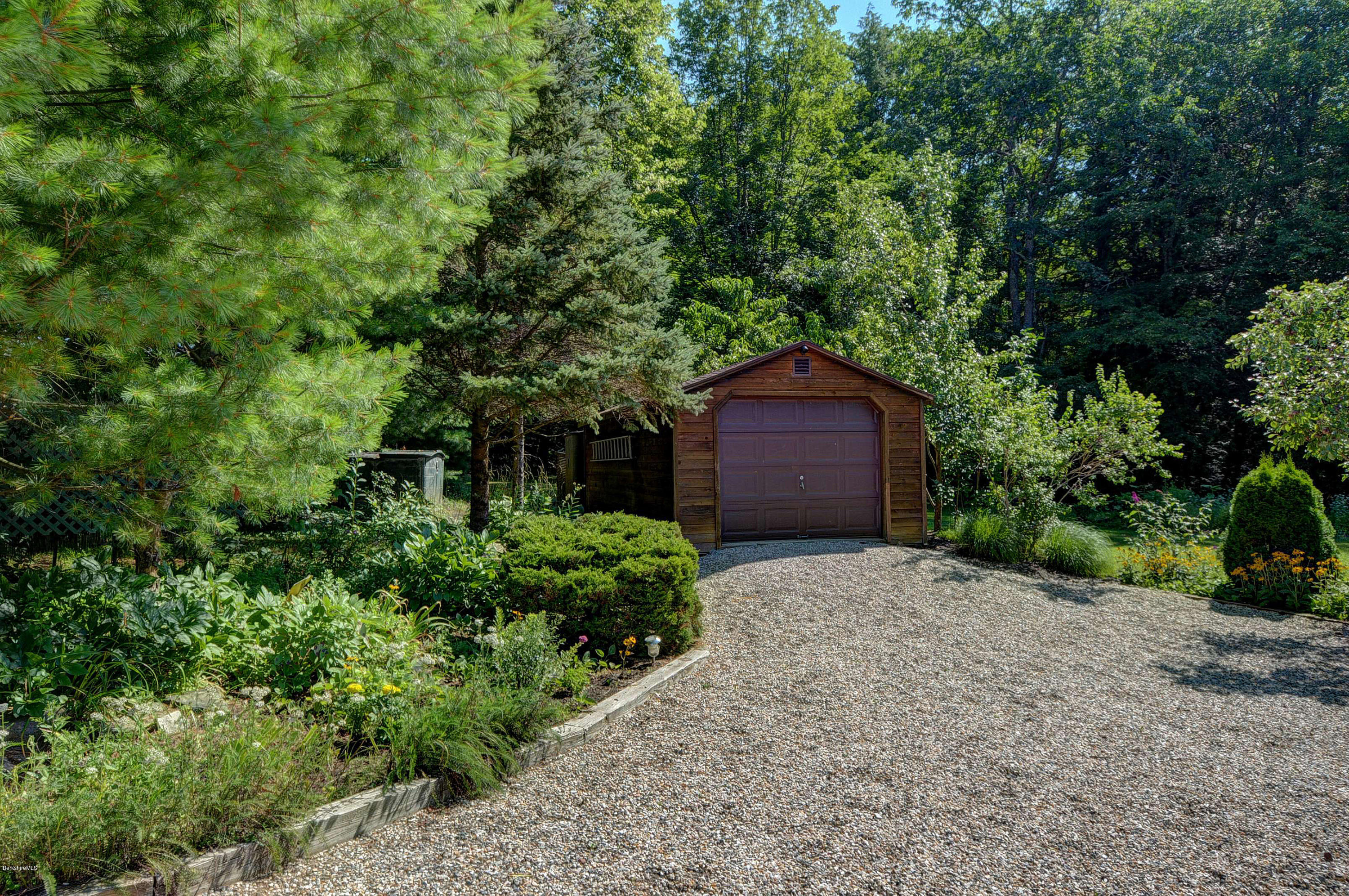 392 County Road Sheffield, MA 01257 - Photo 36 of 39 9215 Garage