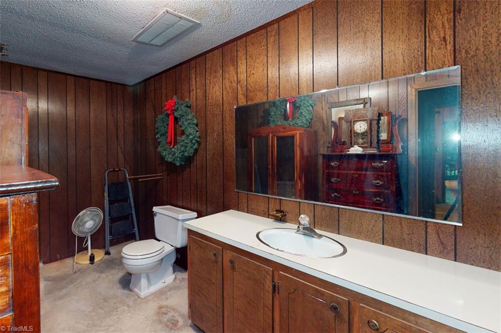 669 Wagner Road Mocksville, NC 27028 - Photo 39 of 41 Basement half bathroom