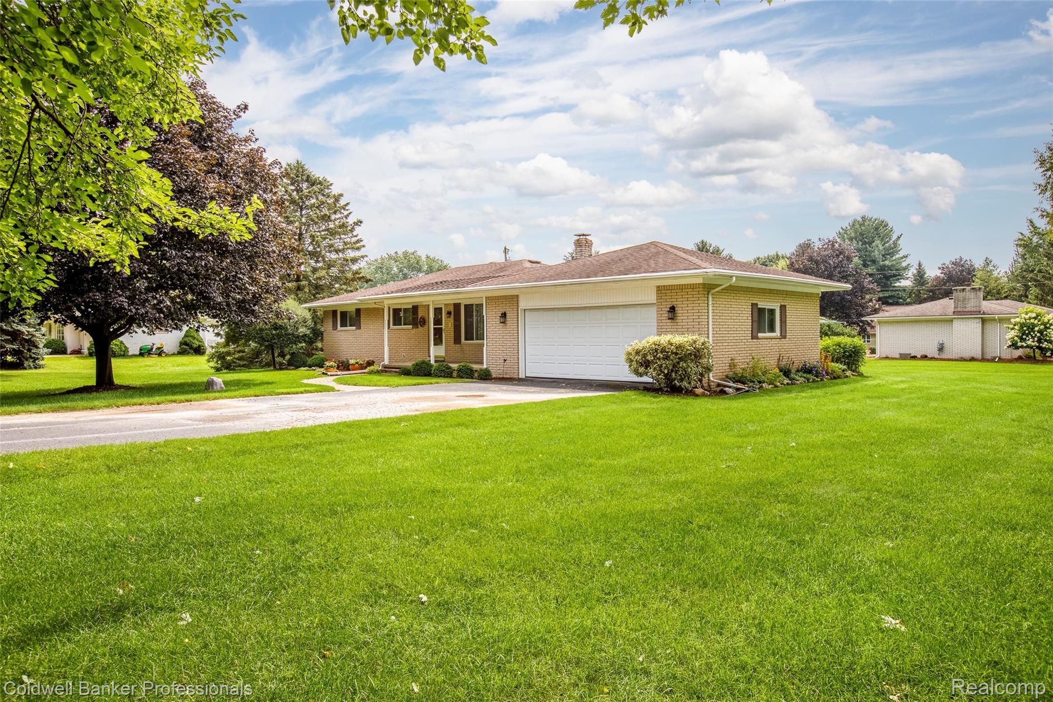 6945 Hubbard Road Clarkston, MI 48348 - Photo 13 of 22 Beautiful gardens surrounding the home