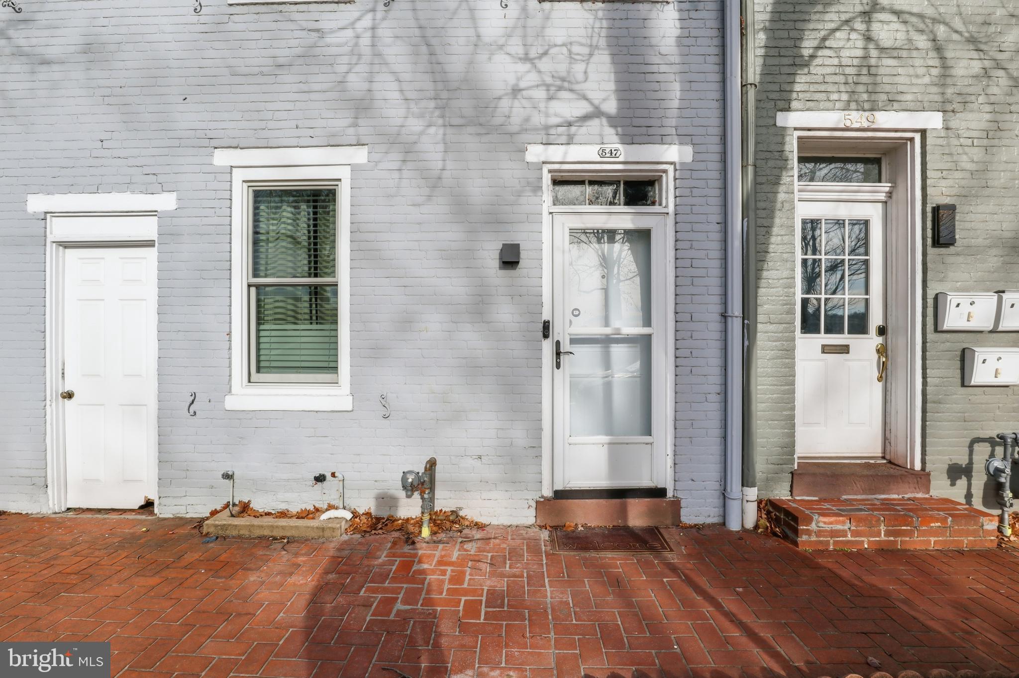 547 South Front Street Harrisburg, PA 17104 - Photo 4 of 33 a view of a house with a barbeque