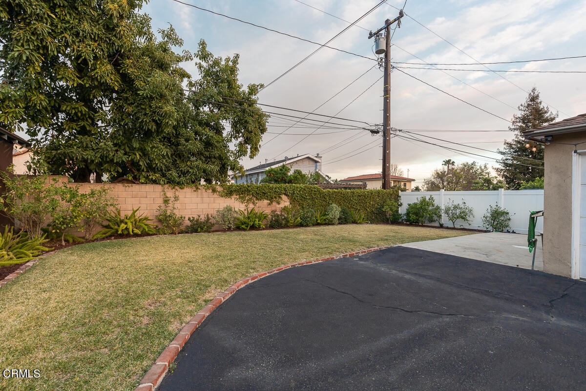 1404 Coolidge Avenue Pasadena, CA 91104 - Photo 31 of 33 a view of a field with an ocean view