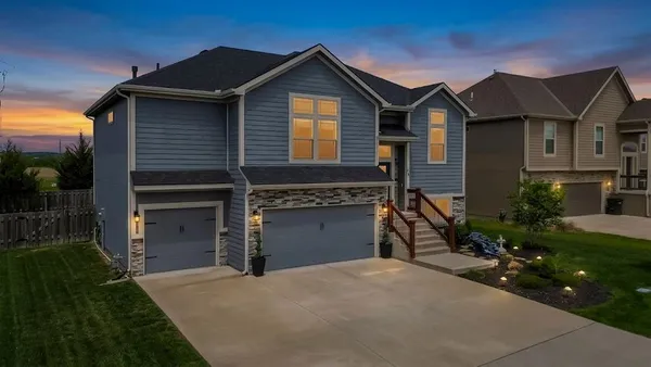$429,900 | 1700 Shadow Drive, Leavenworth, KS 66048