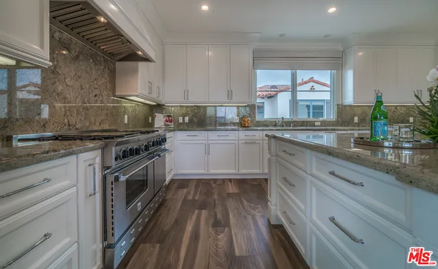 $9,000 | 810 South Catalina Avenue, Unit A, Redondo Beach, CA 90277