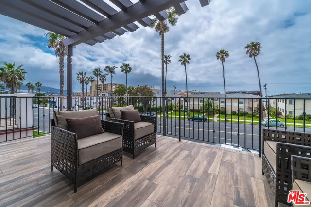 $9,000 | 810 South Catalina Avenue, Unit A, Redondo Beach, CA 90277