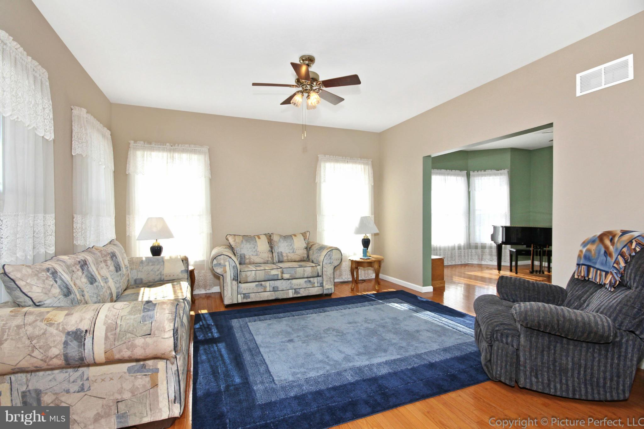 3151 Buffalo Road New Windsor, MD 21776 - Photo 10 of 30 Living Room