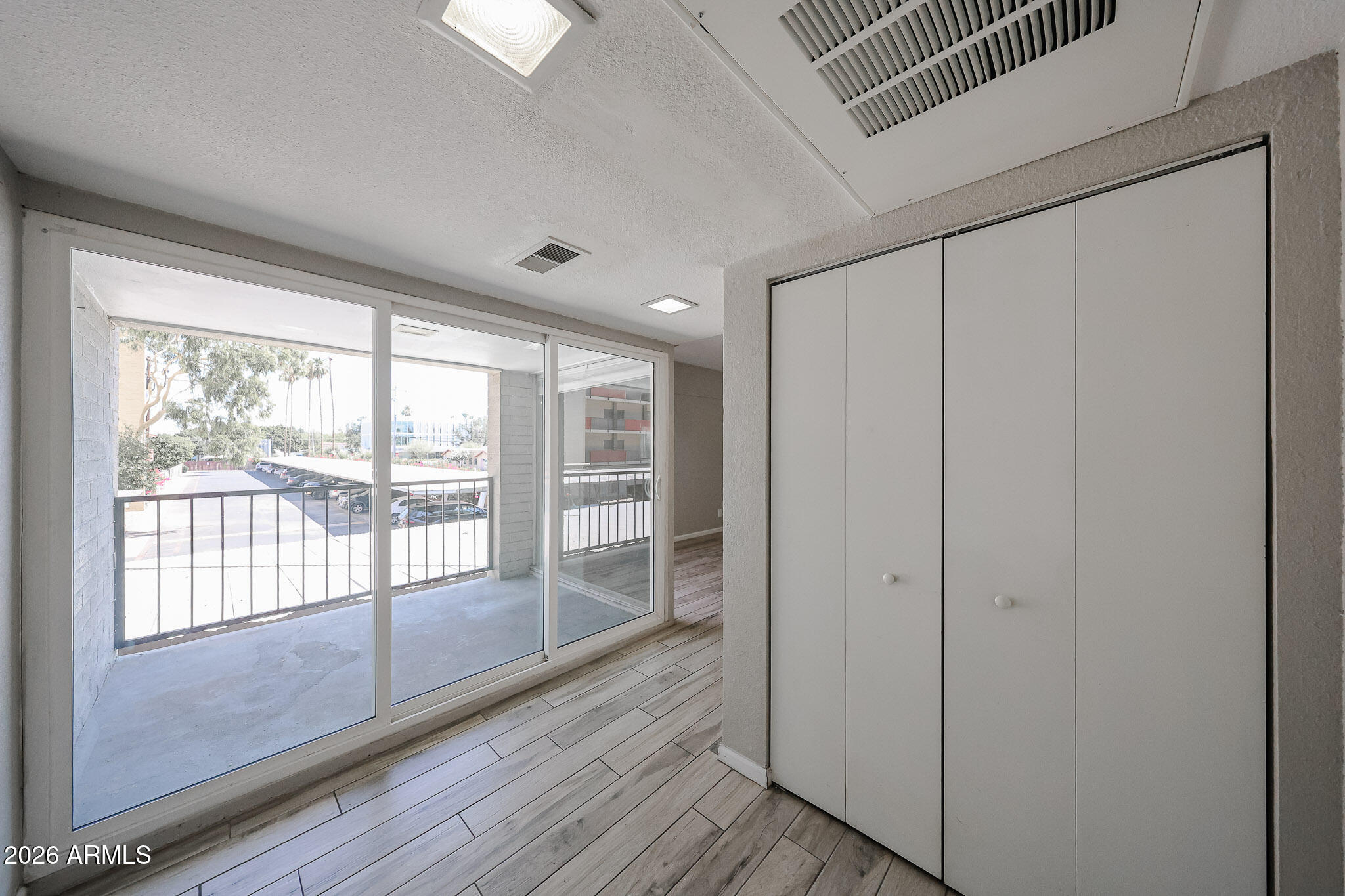 351 East Thomas Road, Unit D201 Phoenix, AZ 85012 - Photo 8 of 43