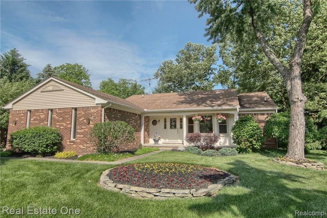 784 Harlan Court Rochester, MI 48307 - Photo 1 of 29 Front_2nd_View.jpg