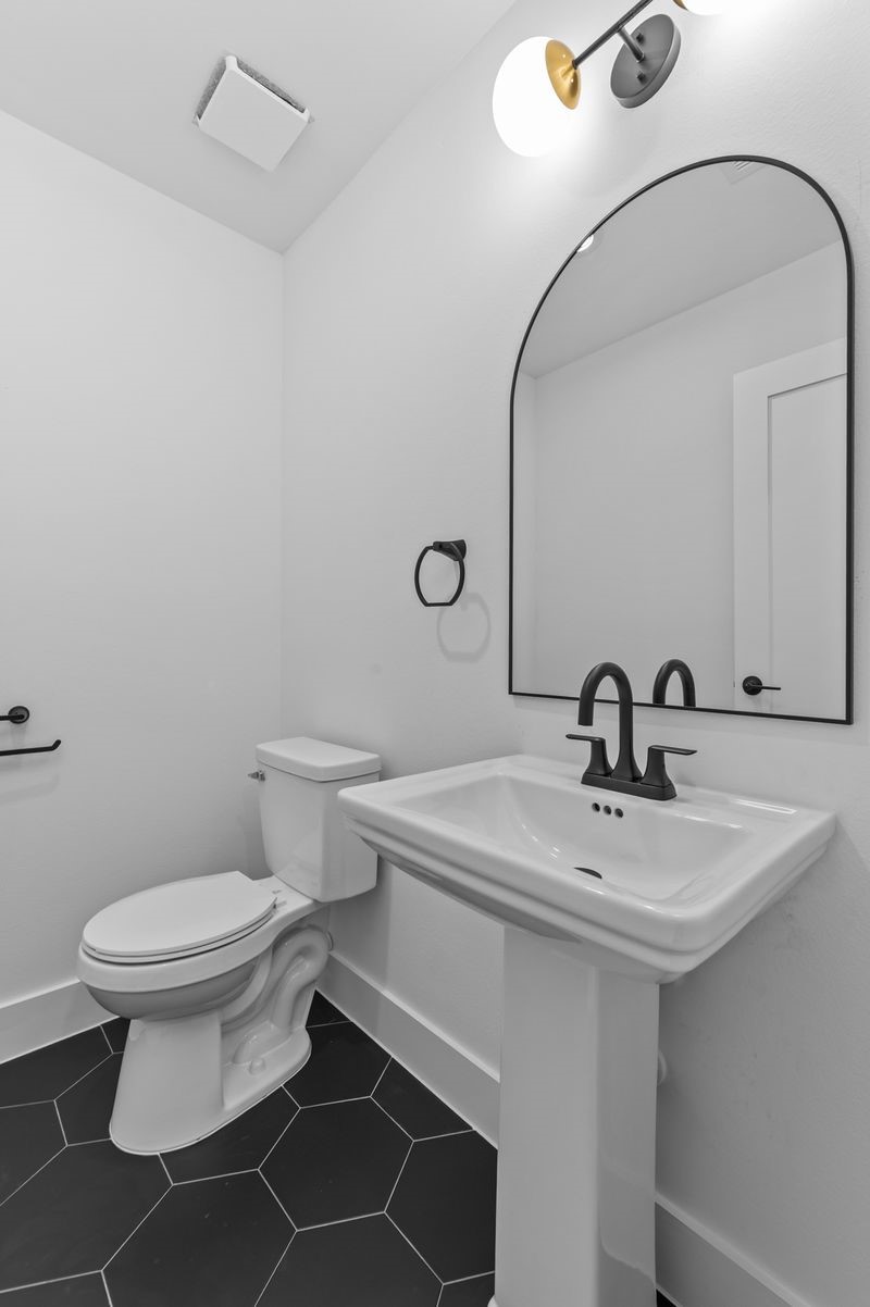 3348 Sauer Street Houston, TX 77004 - Photo 9 of 24 Half bath on 2nd floor
