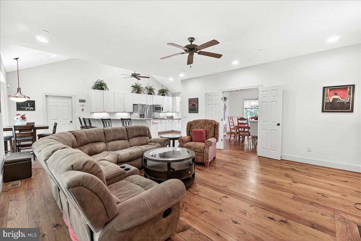 2516 Daisy Road Woodbine, MD 21797 - Photo 19 of 78 Spacious living area with warm tones.