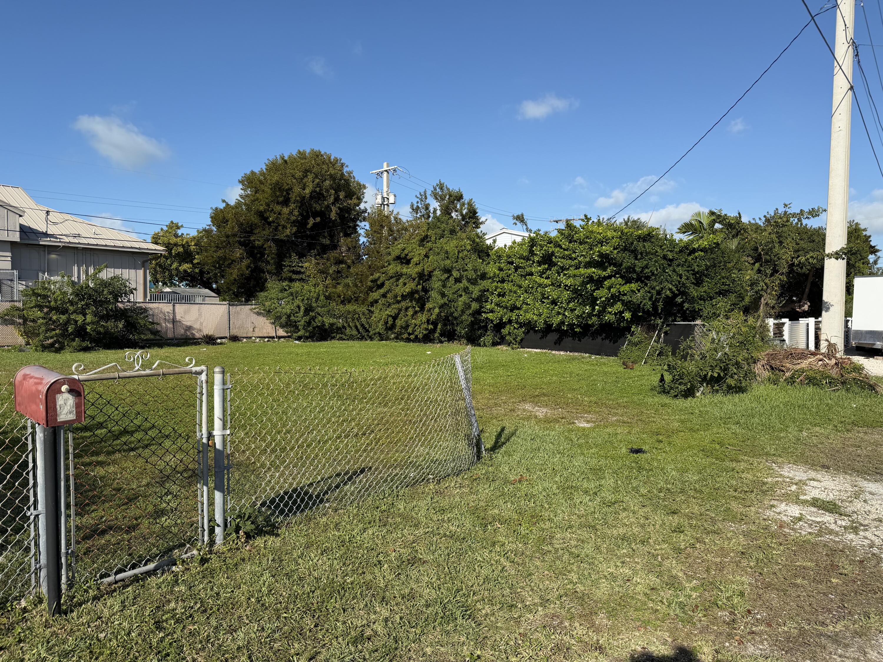 2 Dolphin Road Key West, FL 33040 - Photo 6 of 7 a view of a tennis court
