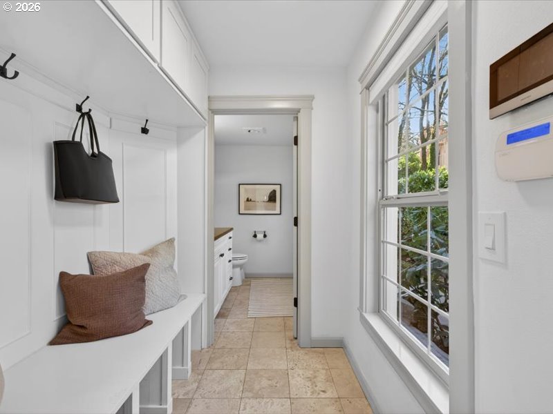 10150 South Riverside Drive Portland, OR 97219 - Photo 23 of 48 Gallery Image 23