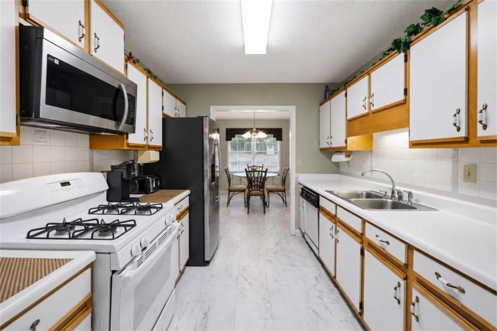 285 Burch Road Fayetteville, GA 30214 - Photo 11 of 37