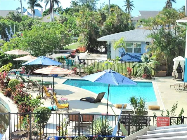 $2,000 | 2840 Shoreview Drive, Unit 6, Naples, FL 34112