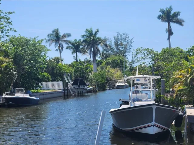 $2,000 | 2840 Shoreview Drive, Unit 6, Naples, FL 34112