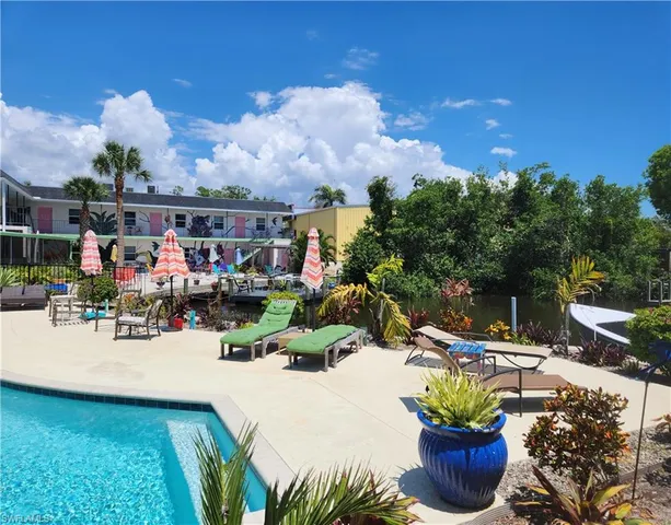 $2,000 | 2840 Shoreview Drive, Unit 6, Naples, FL 34112