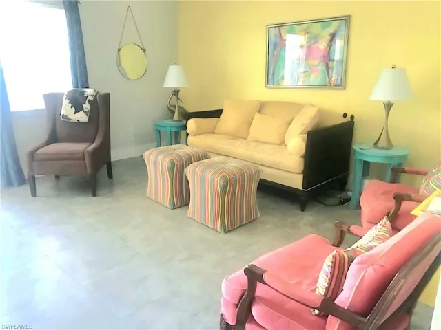 $2,000 | 2840 Shoreview Drive, Unit 6, Naples, FL 34112