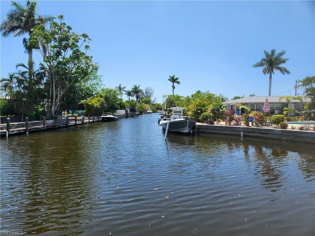 $2,000 | 2840 Shoreview Drive, Unit 6, Naples, FL 34112