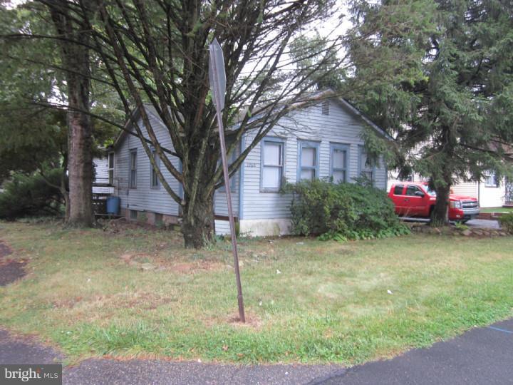 1960 Maple Avenue Croydon, PA 19021 - Photo 2 of 12