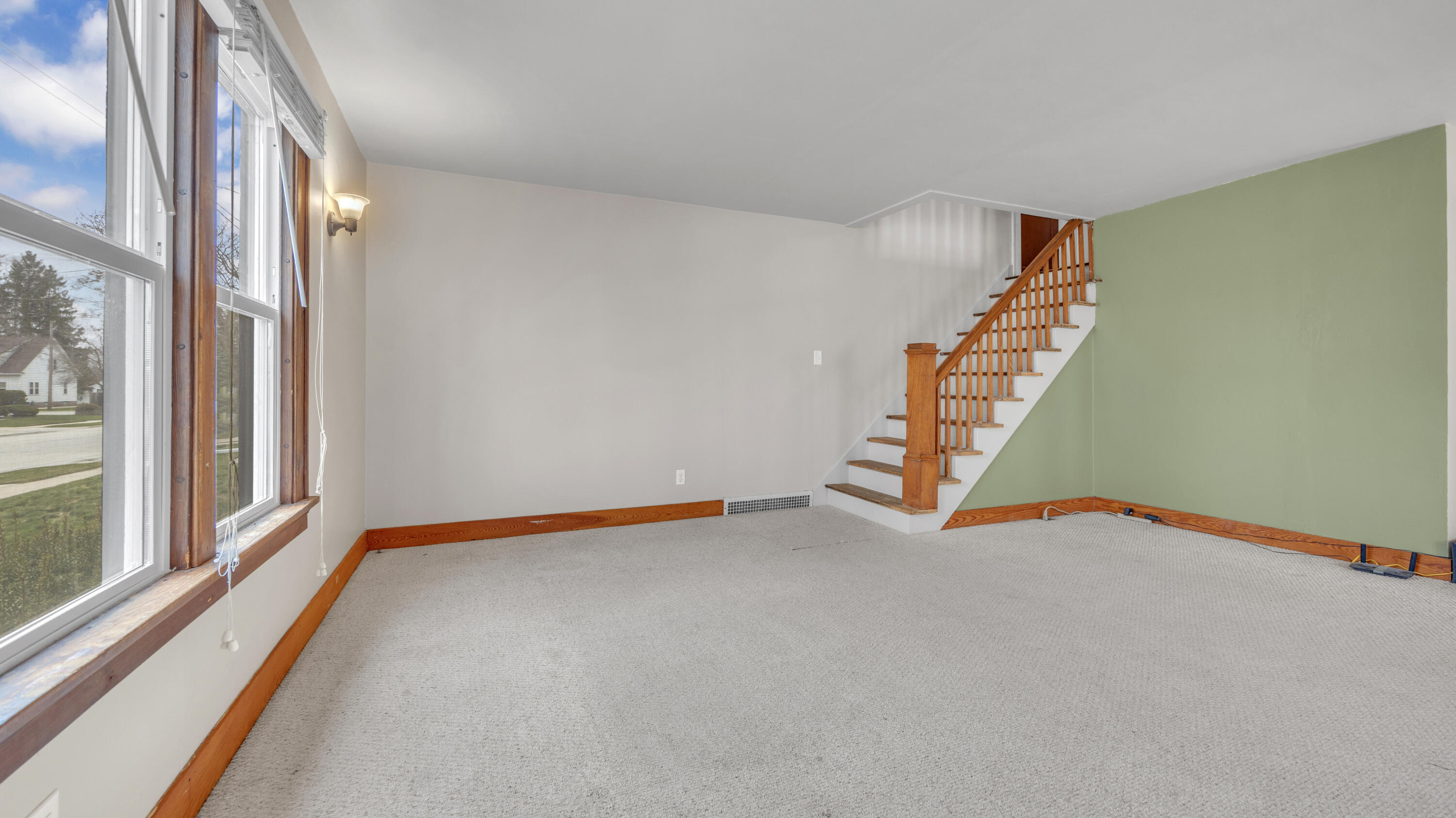 2605 School Street Two Rivers, WI 54241 - Photo 8 of 30 Living Room