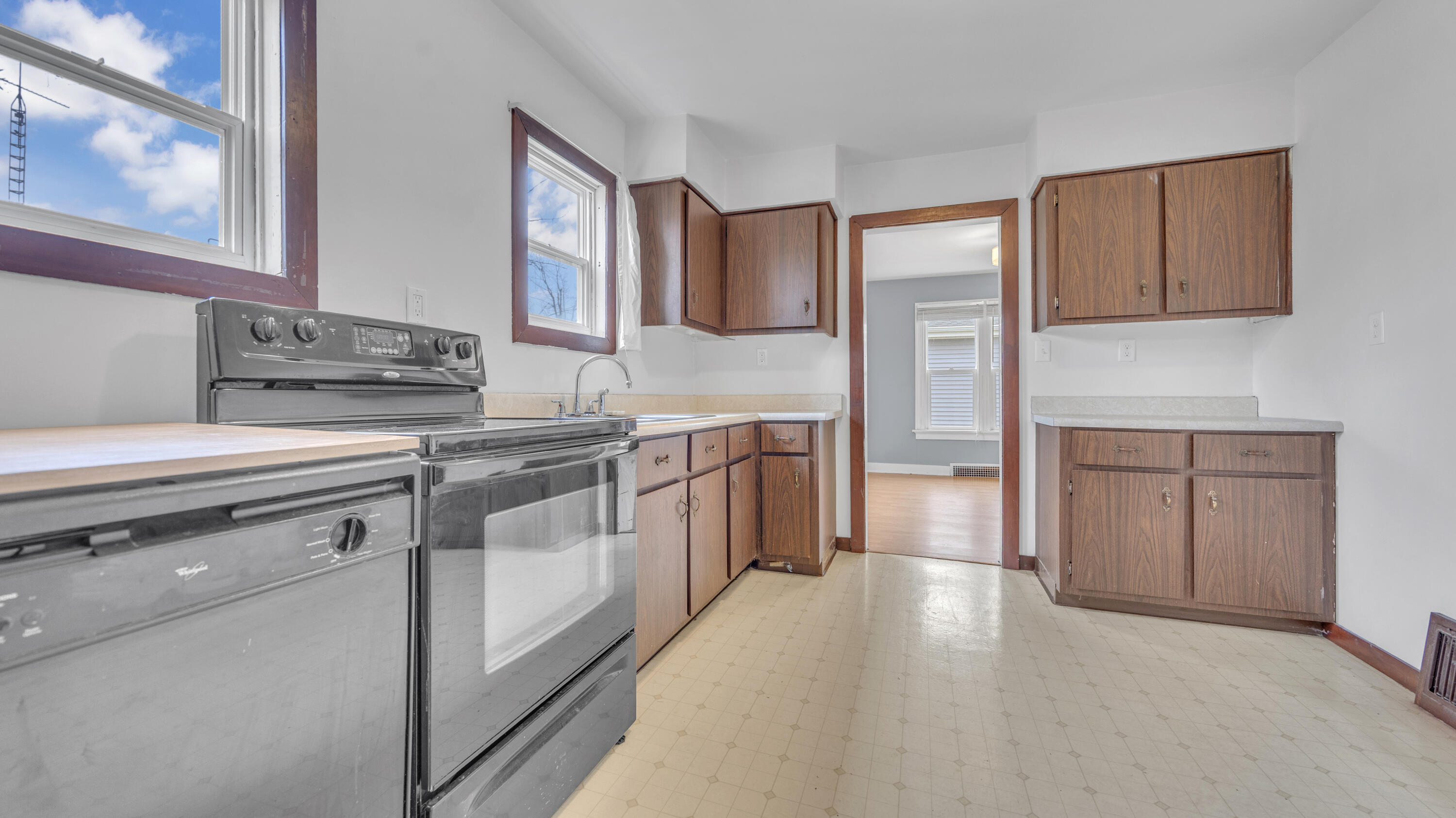 2605 School Street Two Rivers, WI 54241 - Photo 10 of 30 Kitchen 1
