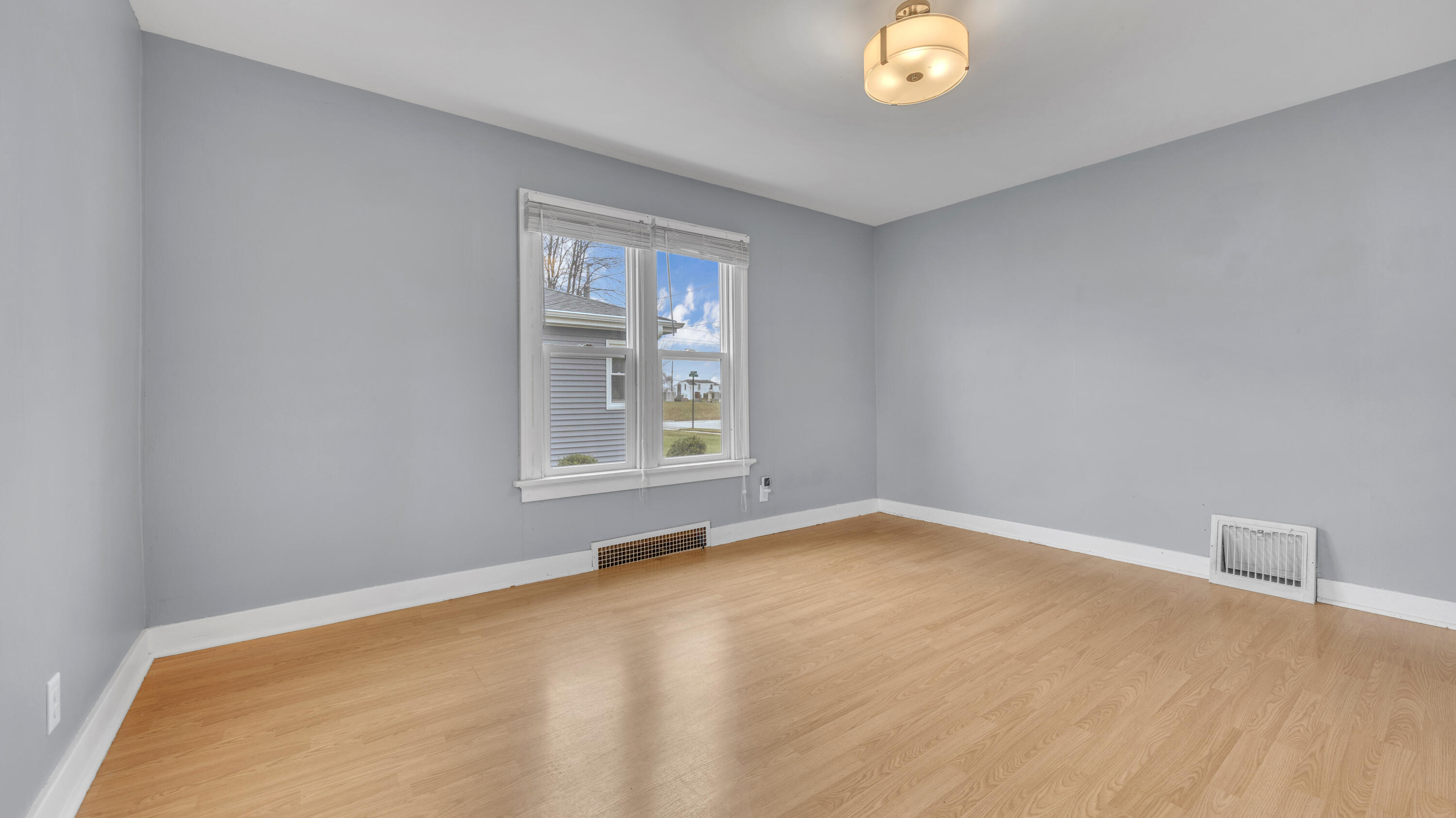 2605 School Street Two Rivers, WI 54241 - Photo 11 of 30 Dining Room 1